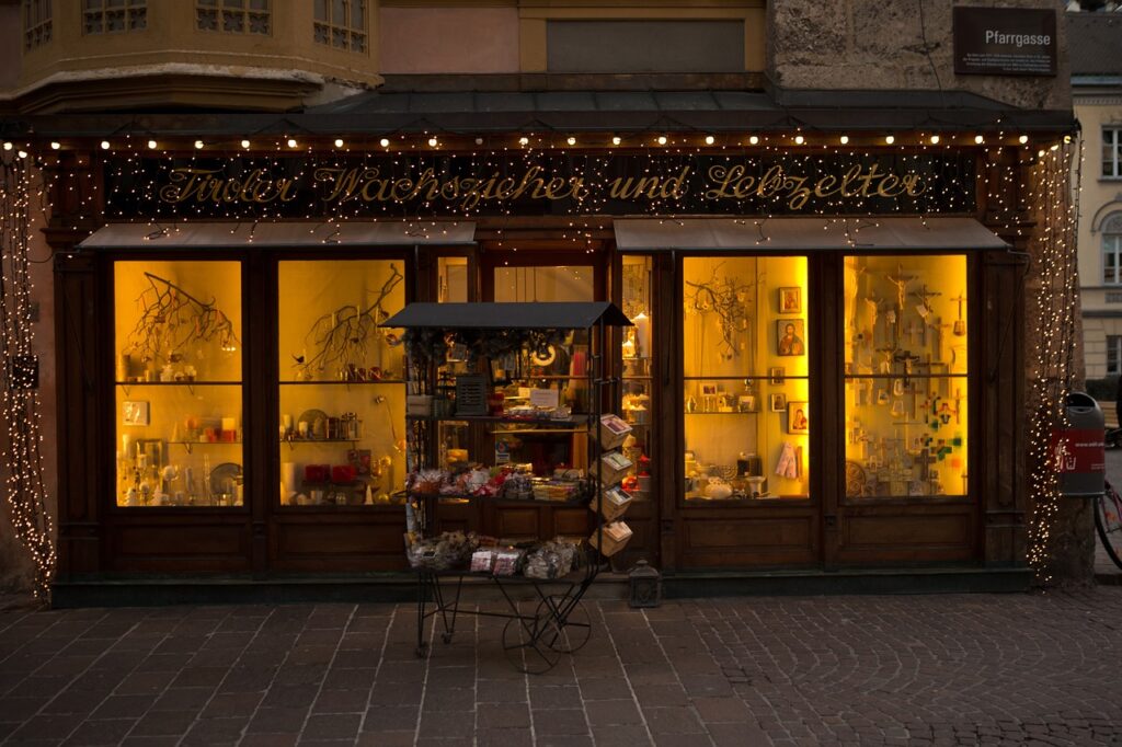 Comment décorer sa vitrine pour la période de Noël ?