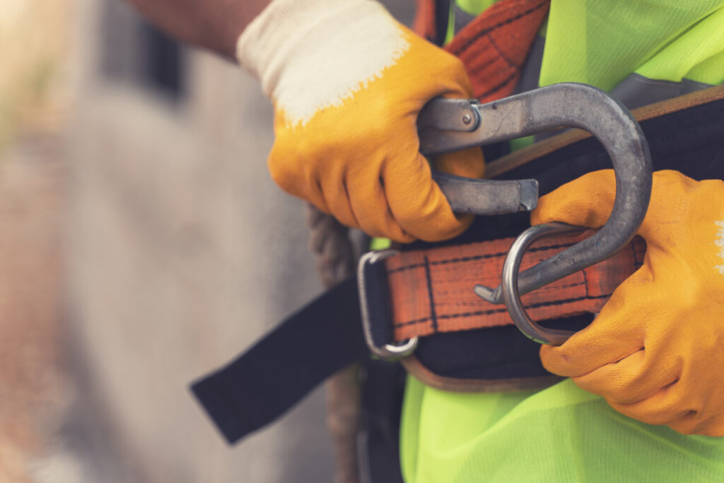 Quels équipements de sécurité utiliser pour protéger vos travailleurs des chutes ?